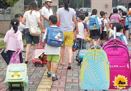 怎么選擇幼兒園書(shū)包廠家