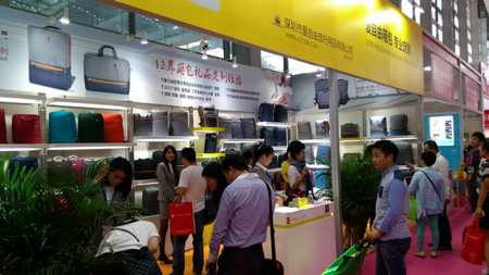 愛自由箱包亮相深圳禮品展