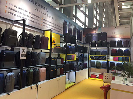 愛自由箱包攜新品參加2019春季禮品展