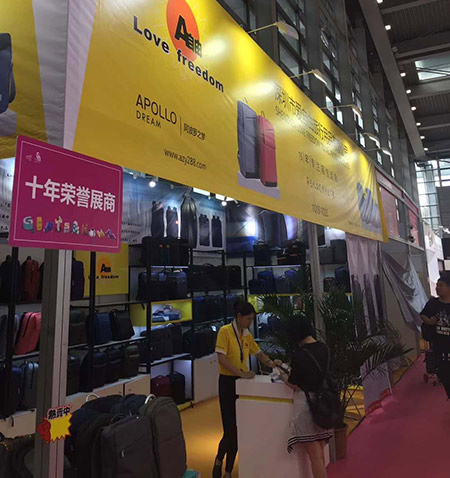愛自由箱包攜新品參加2019春季禮品展