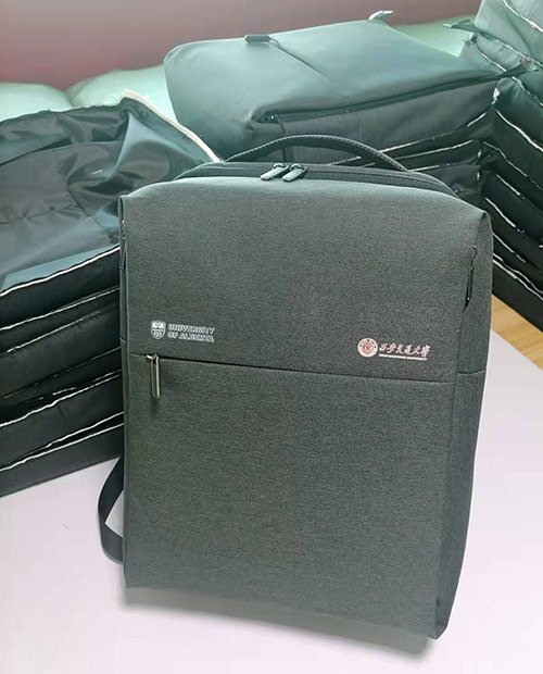 西安交通大學禮品雙肩背包產線實拍圖：